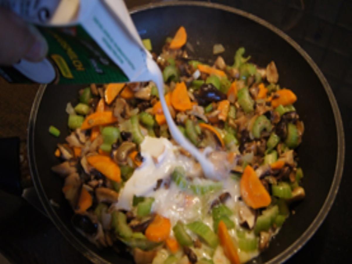 Nudelpfanne mit Gemüsemix und Steinpilzen - Rezept - Bild Nr. 16314