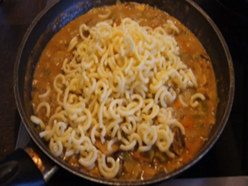 Nudelpfanne mit Gemüsemix und Steinpilzen - Rezept - Bild Nr. 16317