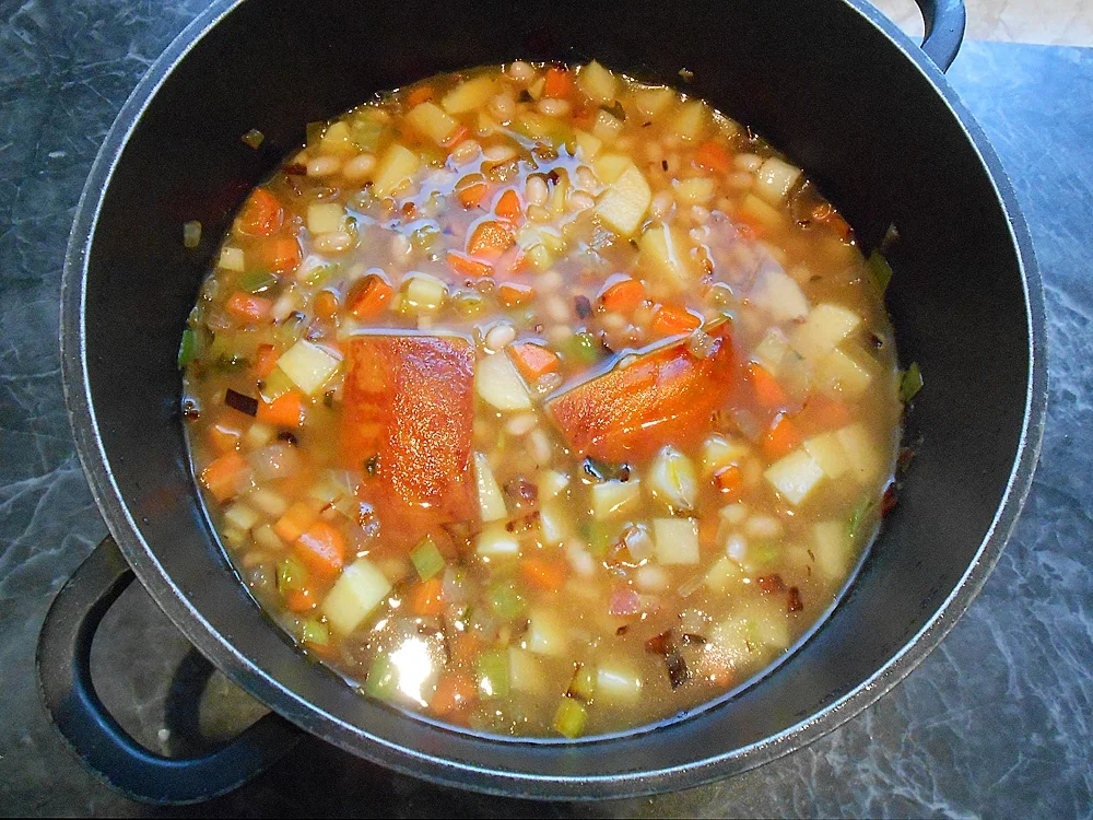 Rezept: Bohneneintopf mit Speck, Kassler und Knacker Bild Nr. 16313 Bohneneintopf mit Speck, Kassler und Knacker - Rezept - Bild Nr. 16313