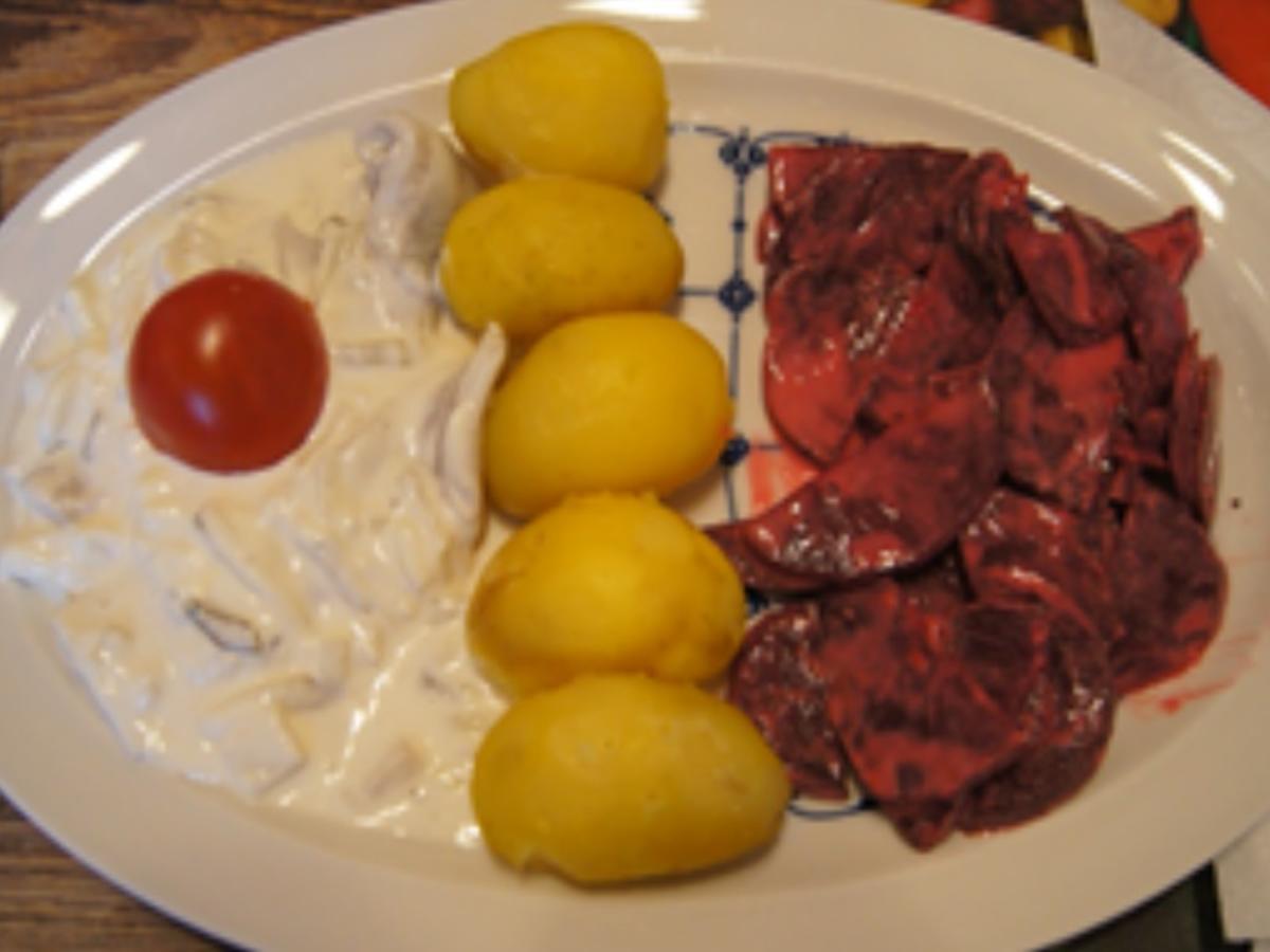 Heringsfilet in Sahnesauce mit Pellkartoffeln und Rote Bete Salat ...