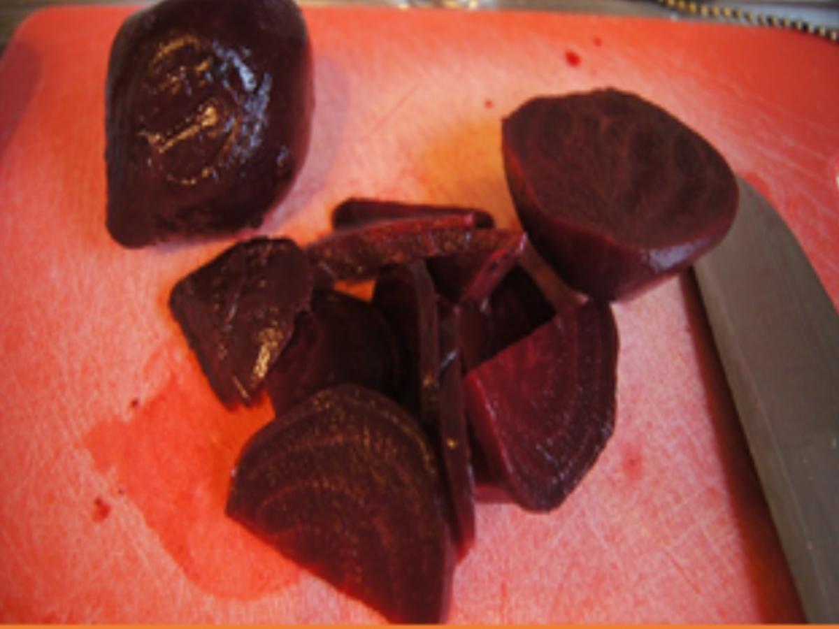Heringsfilet in Sahnesauce mit Pellkartoffeln und Rote Bete Salat - Rezept - Bild Nr. 4