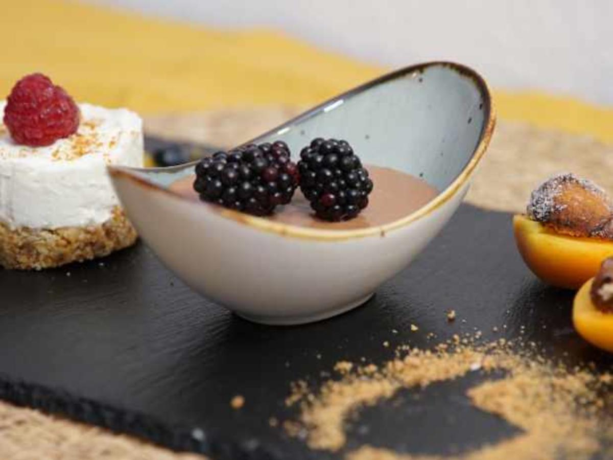 Cheesecake mit Mousse au Chocolat und Aprikosen-Mango-Sauce - Rezept - Bild Nr. 16309