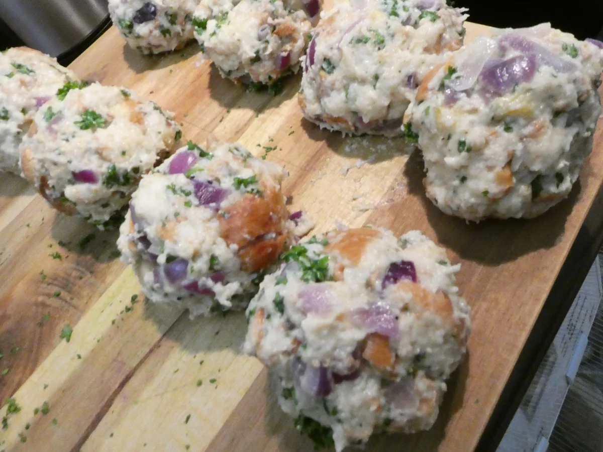 Brioche-Knödel mit Champignons-Rahmsauce - Rezept - Bild Nr. 16320