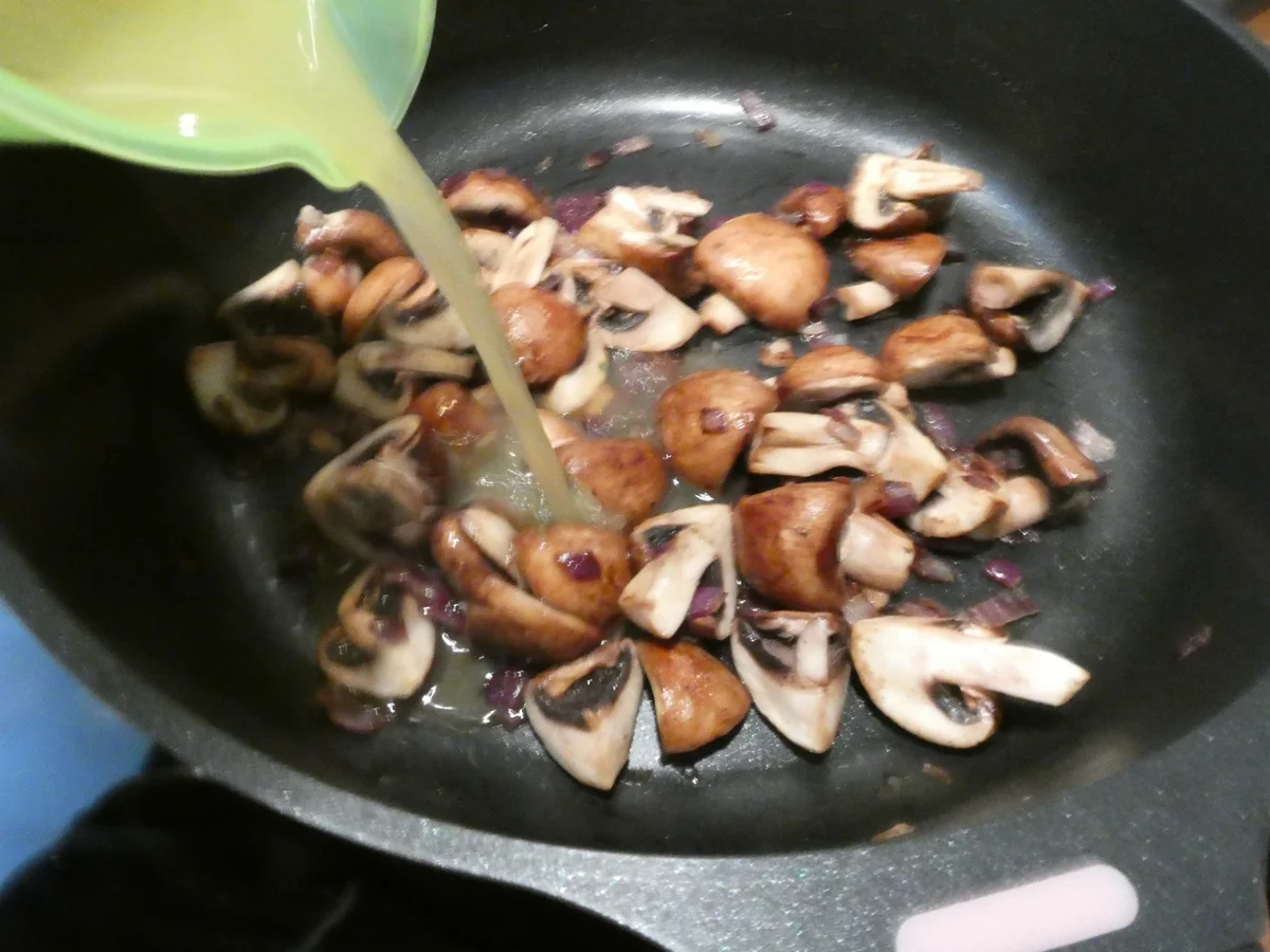 Brioche-Knödel mit Champignons-Rahmsauce - Rezept - Bild Nr. 16325