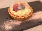 Rezept: Tarte mit Himbeerspiegel, weißem Schokoladenfrosting und Zuckerdom Bild Nr. 16315 Tarte mit Himbeerspiegel, weißem Schokoladenfrosting und Zuckerdom - Rezept - Bild Nr. 16315