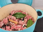 Rindergulasch mit Kürbis und Pflaumen aus dem Ofen - Rezept - Bild Nr. 2