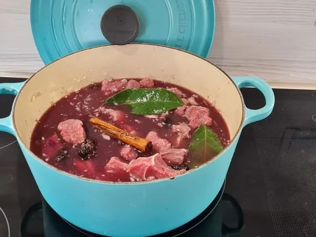 Rindergulasch mit Kürbis und Pflaumen aus dem Ofen - Rezept - Bild Nr. 3