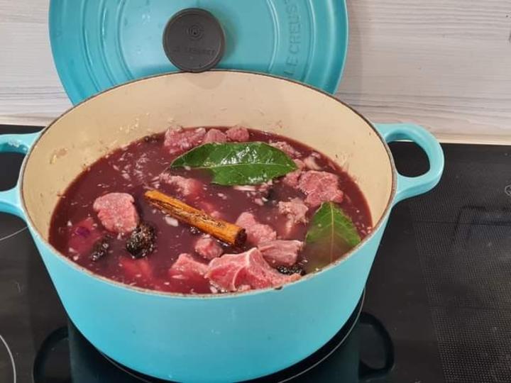 Rindergulasch mit Kürbis und Pflaumen aus dem Ofen - einfach - von ...