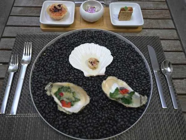 Geflämmte Jakobsmuschel und gratinierte Austern mit Lachs - Rezept - Bild Nr. 2