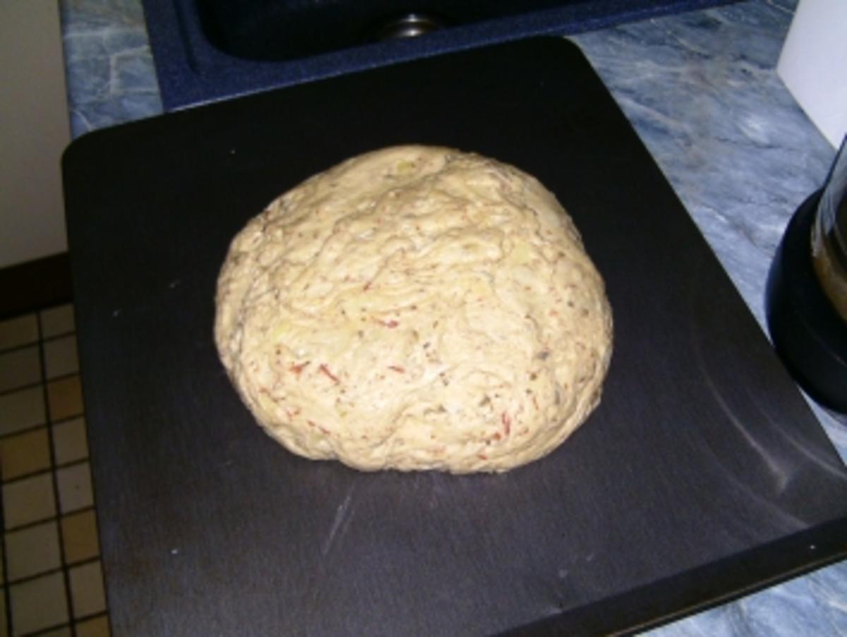 Schinken - Zwiebel - Brot mit Käsehaube - Rezept