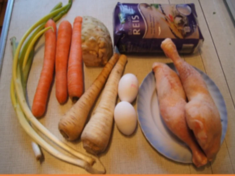 Hähnchenfleischsuppe mit Gemüse, Eierstich und Basmatireis - Rezept - Bild Nr. 16316