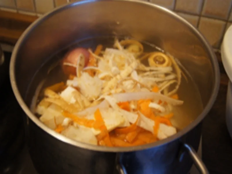 Hähnchenfleischsuppe mit Gemüse, Eierstich und Basmatireis - Rezept - Bild Nr. 16319