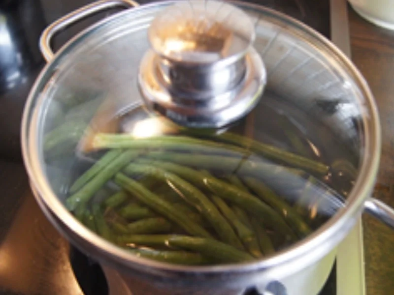 Spiegelei-Buletten mit Bratensauce, Bobby-Bohnen und Kartoffelpilzen - Rezept - Bild Nr. 12