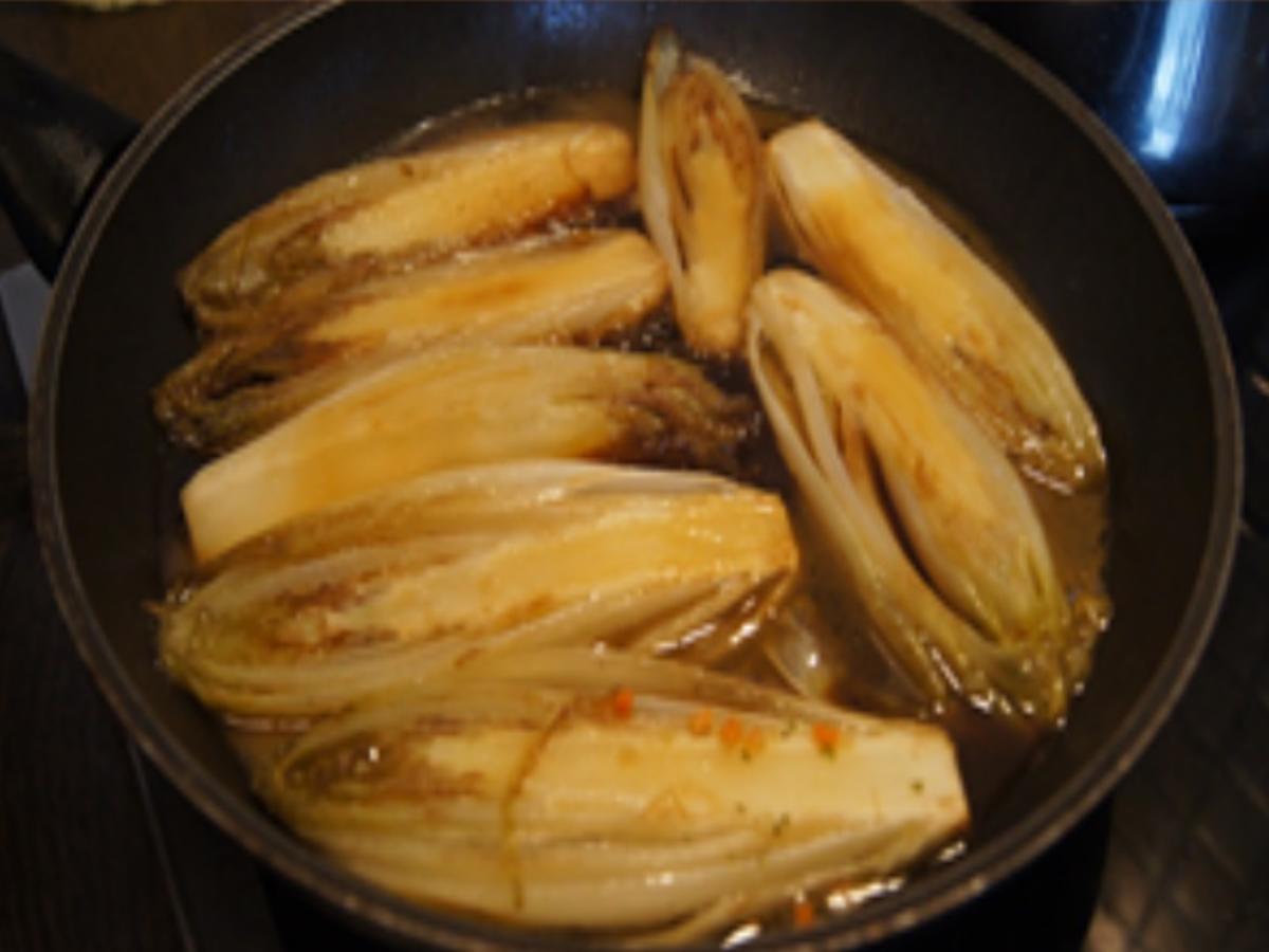 Gebratener Chicorée mit Möhren-Süßkartoffel-Stampf und Buletten von gestern - Rezept - Bild Nr. 6