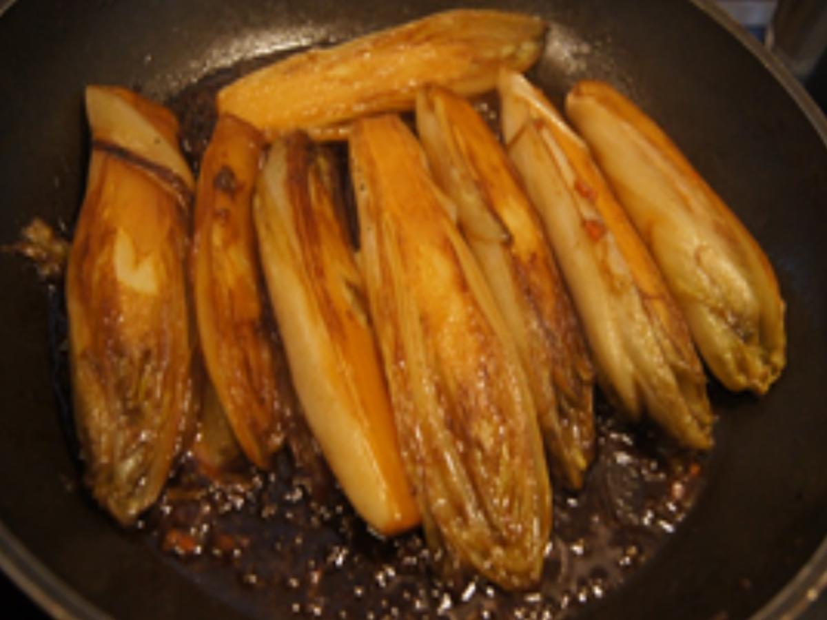 Gebratener Chicorée mit Möhren-Süßkartoffel-Stampf und Buletten von gestern - Rezept - Bild Nr. 8