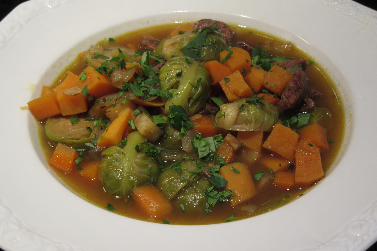 Eintopf: Süßkartoffel-Rosenkohl-Eintopf - Rezept - kochbar.de