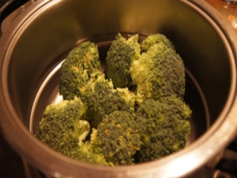 Stielkotelett mit Brokkoli und Möhren-Kartoffel-Stampf - Rezept - Bild Nr. 11