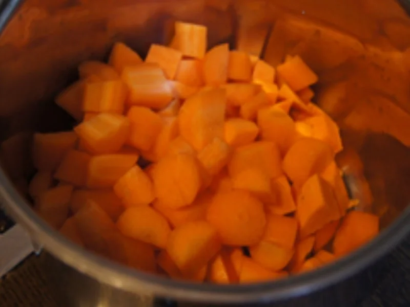 Stielkotelett mit Brokkoli und Möhren-Kartoffel-Stampf - Rezept - Bild Nr. 12