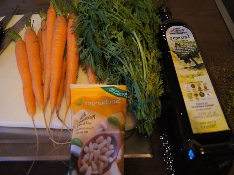 Spaghetti mit Pesto aus Bundmöhrenkraut - Rezept - Bild Nr. 4