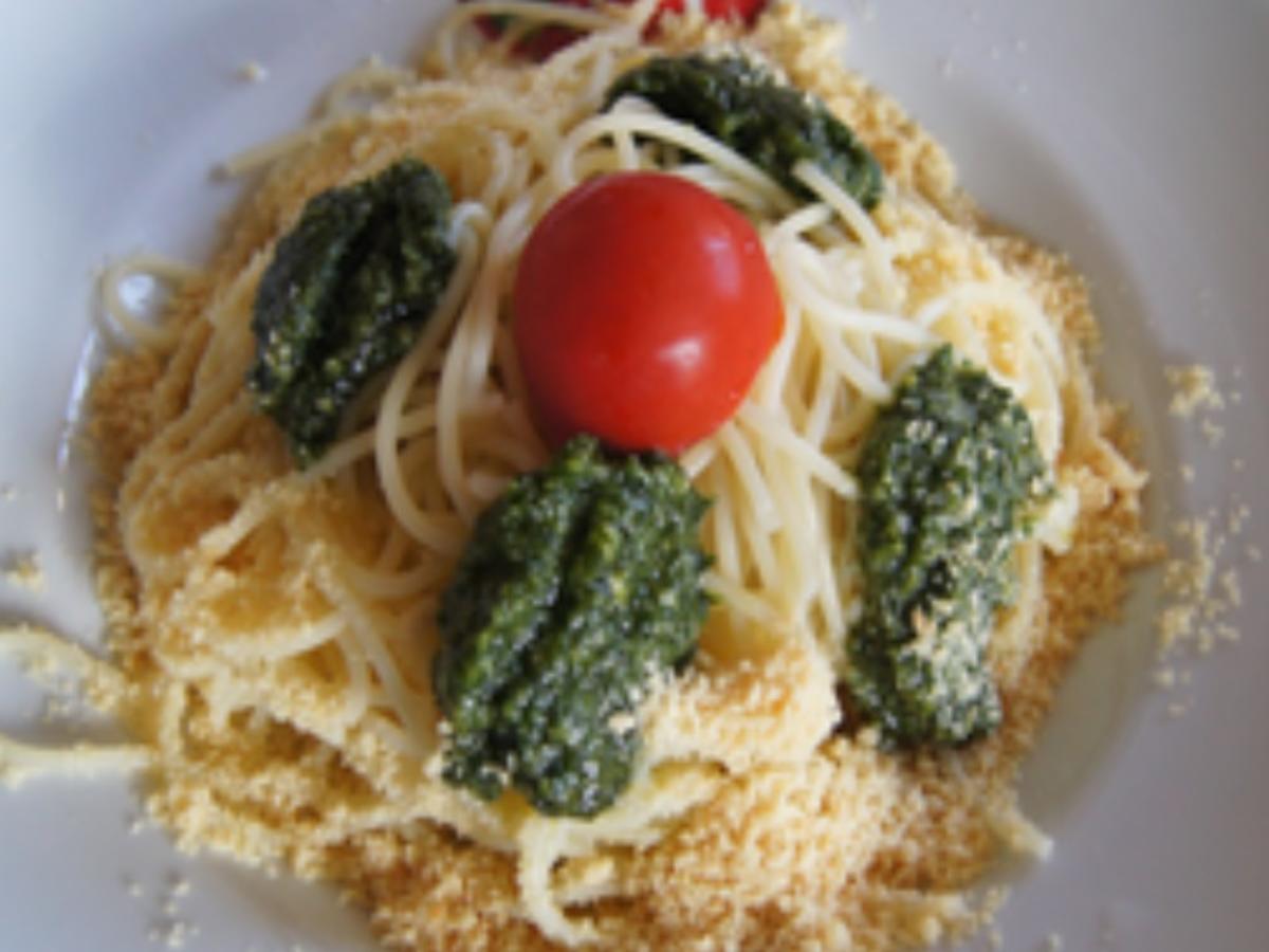 Spaghetti mit Pesto aus Bundmöhrenkraut - Rezept - Bild Nr. 11