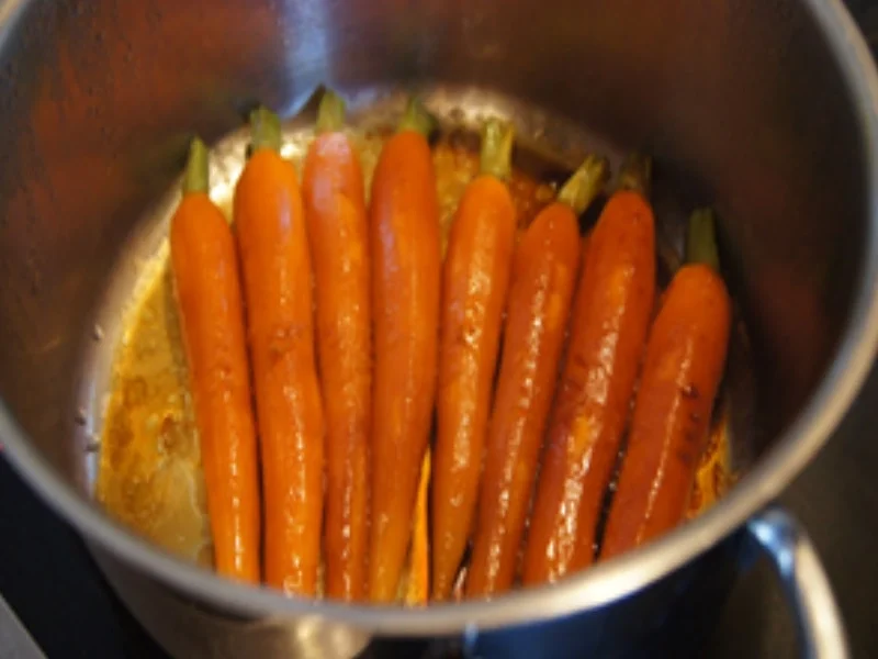 Kalbsleber mit Röstzwiebeln, Honig-Bundmöhren und Mini-Rösti - Rezept - Bild Nr. 10