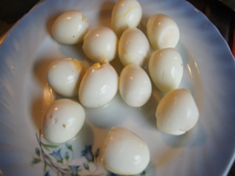 Rezept: Ragout mit Zwiebel- und Schinkenwürfeln, Wachteleiern und Drillingen Bild Nr. 9 Ragout mit Zwiebel- und Schinkenwürfeln, Wachteleiern und Drillingen - Rezept - Bild Nr. 9