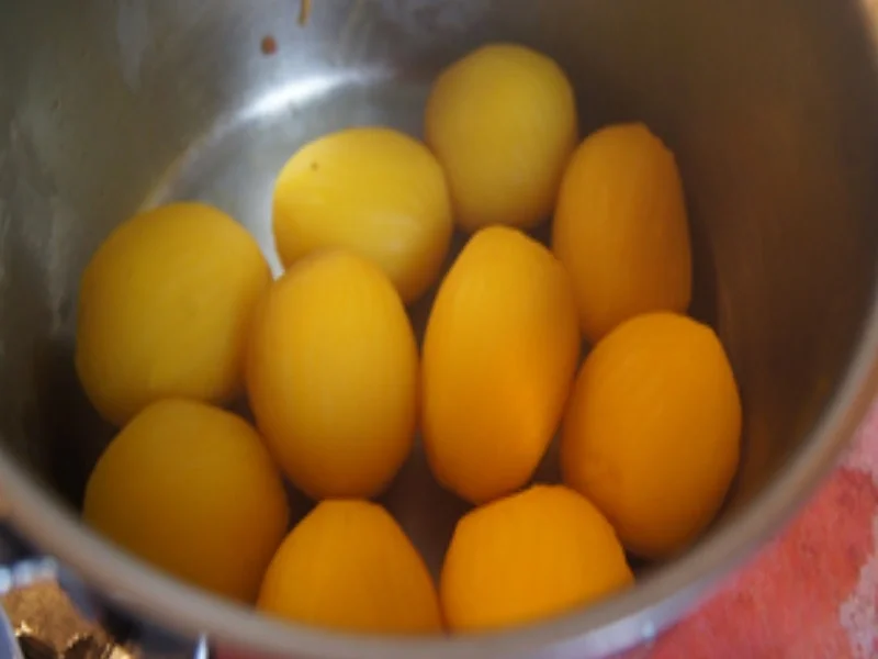 Rezept: Ragout mit Zwiebel- und Schinkenwürfeln, Wachteleiern und Drillingen Bild Nr. 10 Ragout mit Zwiebel- und Schinkenwürfeln, Wachteleiern und Drillingen - Rezept - Bild Nr. 10