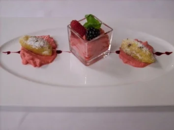 Rezept: Süße Gnocchi auf Himbeercharlotte Süße Gnocchi auf Himbeercharlotte - Rezept