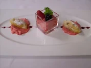 Süße Gnocchi auf Himbeercharlotte - Rezept