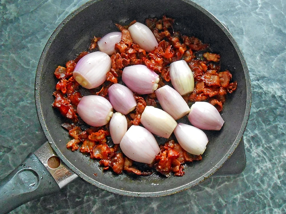 Kräuter-Brathuhn mit Schalotten und Bacon - Rezept - Bild Nr. 16334