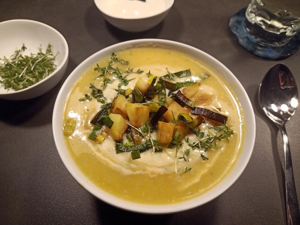 Kartoffel-Porree-Cremesuppe mit Kabeljau - Rezept - kochbar.de