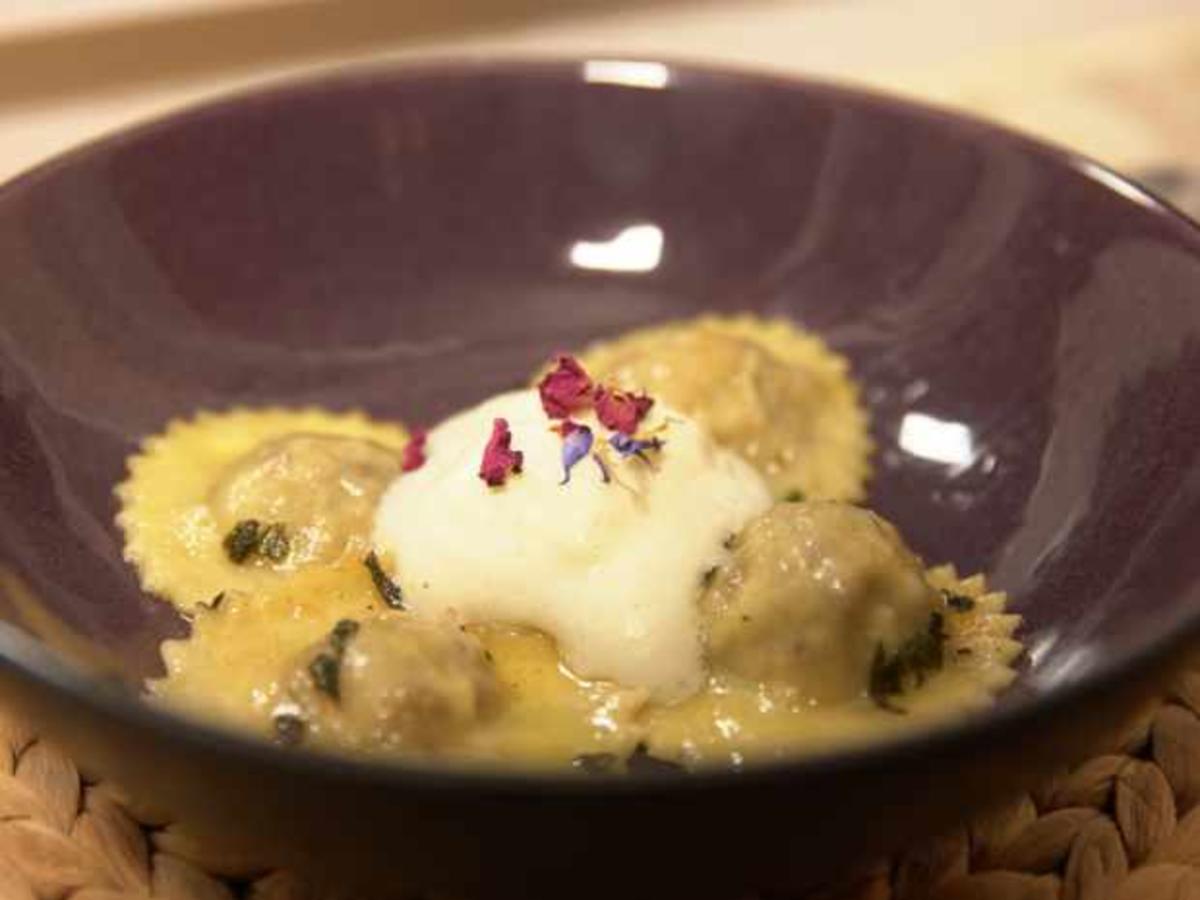 Ravioli gefüllt mit Steinpilzen dazu Ricotta mit Parmesanschaum - Rezept - Bild Nr. 16331