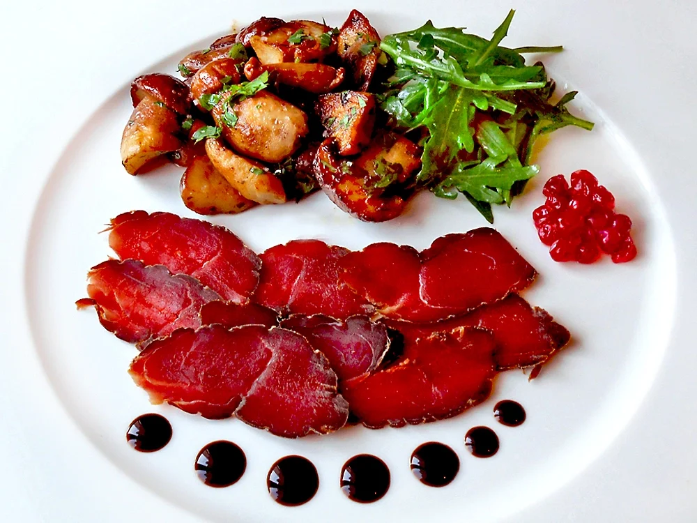 Rezept: Hirsch-Schinken mit gebratenen Steinpilzen Bild Nr. 2 Hirsch-Schinken mit gebratenen Steinpilzen - Rezept - Bild Nr. 2