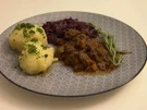 Rezept: Rehgulasch mit Rotkohl und selbstgemachten Klößen Bild Nr. 2 Rehgulasch mit Rotkohl und selbstgemachten Klößen - Rezept - Bild Nr. 2