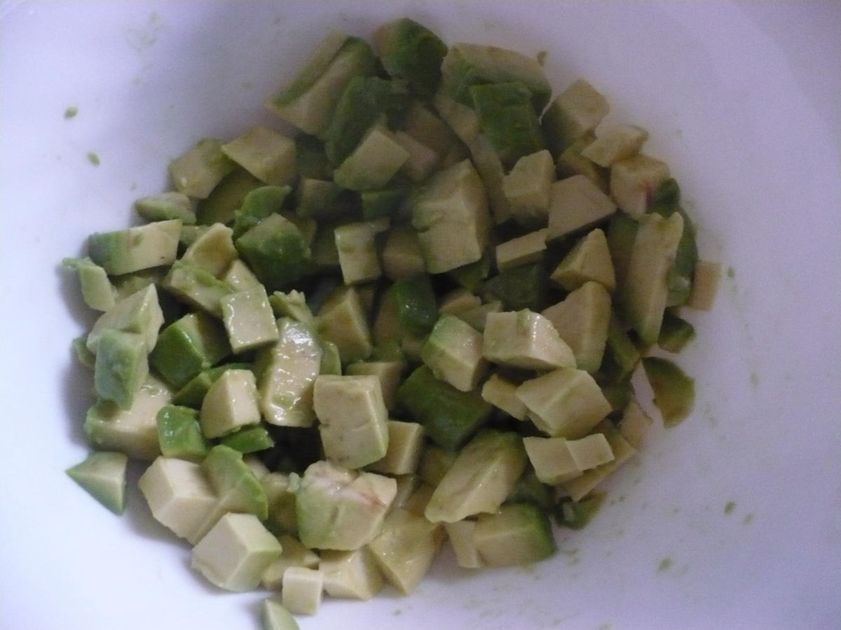 Mango - Avocado - Salat mit Forellenfilet - Rezept - Bild Nr. 5