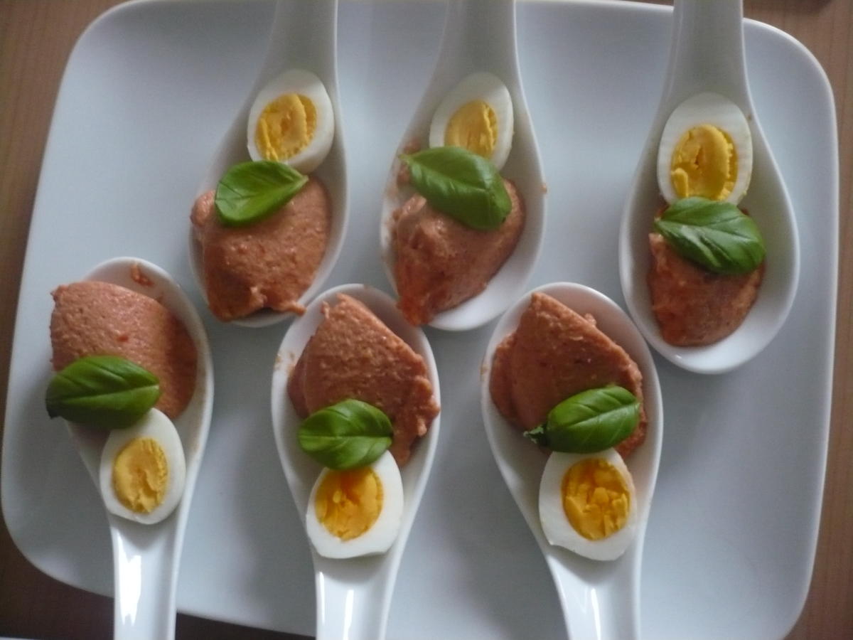 Wachtelei mit Tomatenmousse - von rollimops
