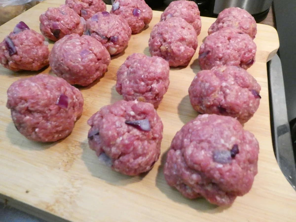 Königsberger Klopse mit Kapern-Schinken-Sauce - Rezept - Bild Nr. 16335