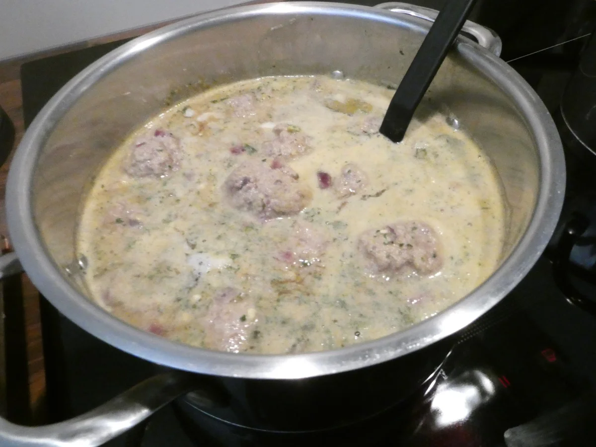 Königsberger Klopse mit Kapern-Schinken-Sauce - Rezept - Bild Nr. 16338