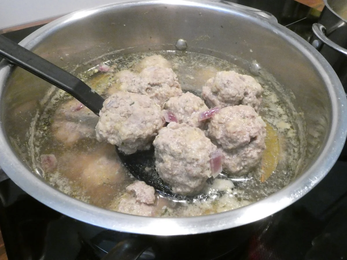 Königsberger Klopse mit Kapern-Schinken-Sauce - Rezept - Bild Nr. 16339