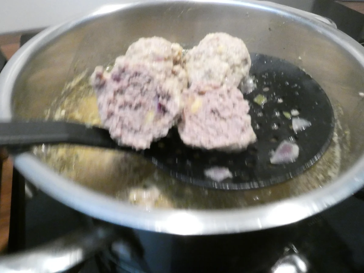 Königsberger Klopse mit Kapern-Schinken-Sauce - Rezept - Bild Nr. 16340