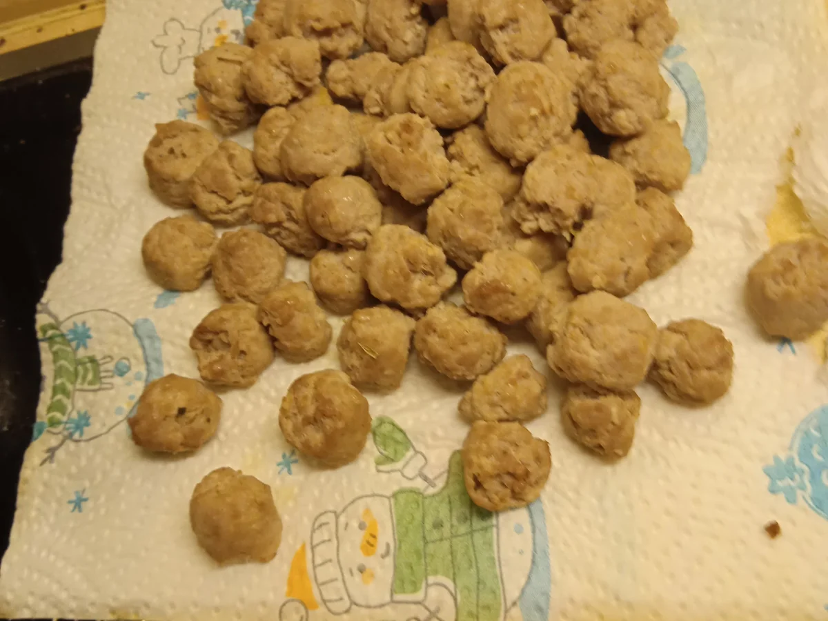 Suppen/Eintöpfe - Pikante Maiscremesuppe mit Fleischklößchen - Rezept - Bild Nr. 16343