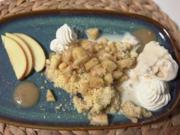 Tonkabohnen-Eis mit Tonka-Nougat-Sahne und Apfel Crumble - Rezept - Bild Nr. 2