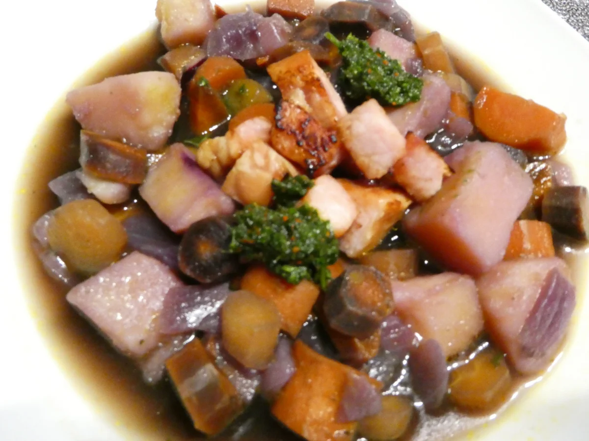 Rezept: Möhren-Mix-Kartoffel-Eintopf mit Kasseler und Petersilien-Pesto on Top Bild Nr. 16344 Möhren-Mix-Kartoffel-Eintopf mit Kasseler und Petersilien-Pesto on Top - Rezept - Bild Nr. 16344