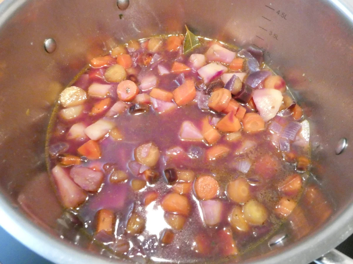 Rezept: Möhren-Mix-Kartoffel-Eintopf mit Kasseler und Petersilien-Pesto on Top Bild Nr. 16348 Möhren-Mix-Kartoffel-Eintopf mit Kasseler und Petersilien-Pesto on Top - Rezept - Bild Nr. 16348