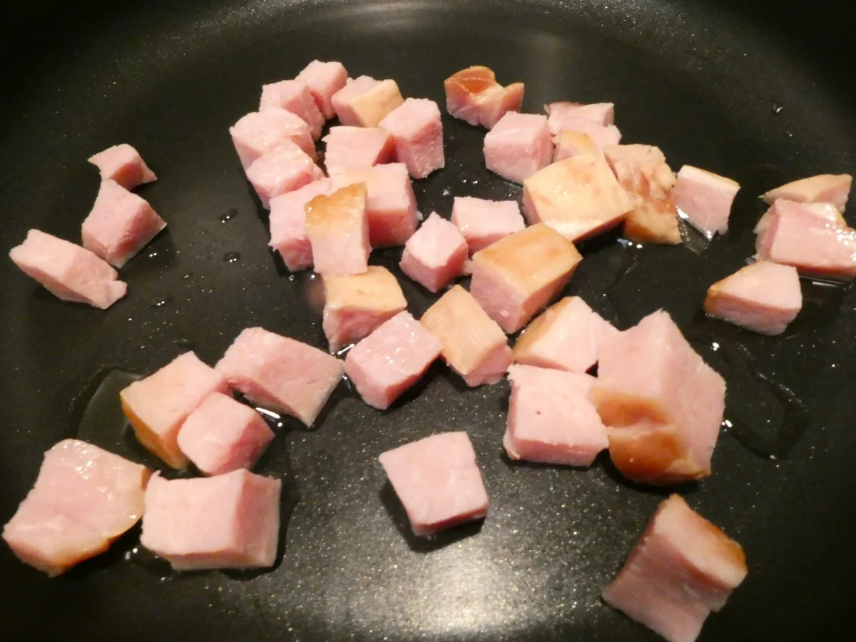 Rezept: Möhren-Mix-Kartoffel-Eintopf mit Kasseler und Petersilien-Pesto on Top Bild Nr. 16350 Möhren-Mix-Kartoffel-Eintopf mit Kasseler und Petersilien-Pesto on Top - Rezept - Bild Nr. 16350