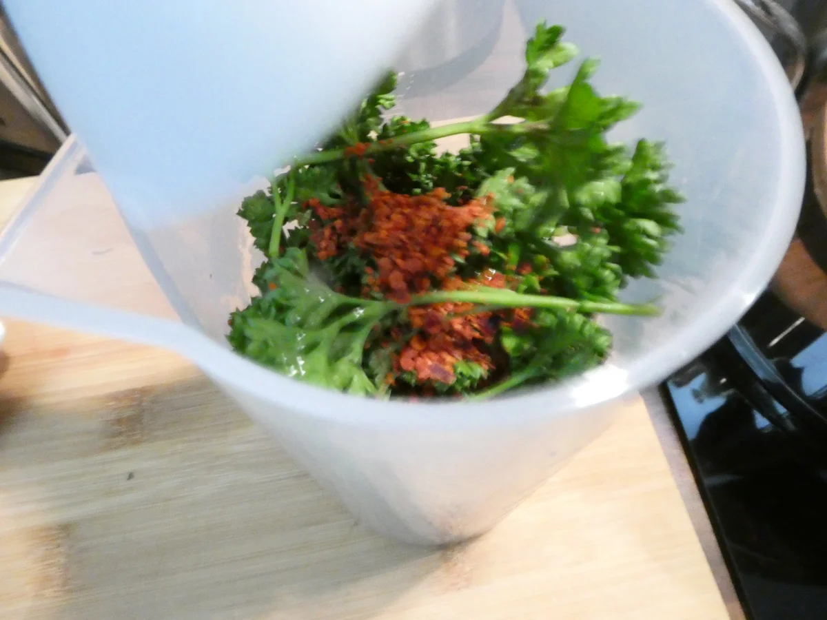 Rezept: Möhren-Mix-Kartoffel-Eintopf mit Kasseler und Petersilien-Pesto on Top Bild Nr. 16353 Möhren-Mix-Kartoffel-Eintopf mit Kasseler und Petersilien-Pesto on Top - Rezept - Bild Nr. 16353