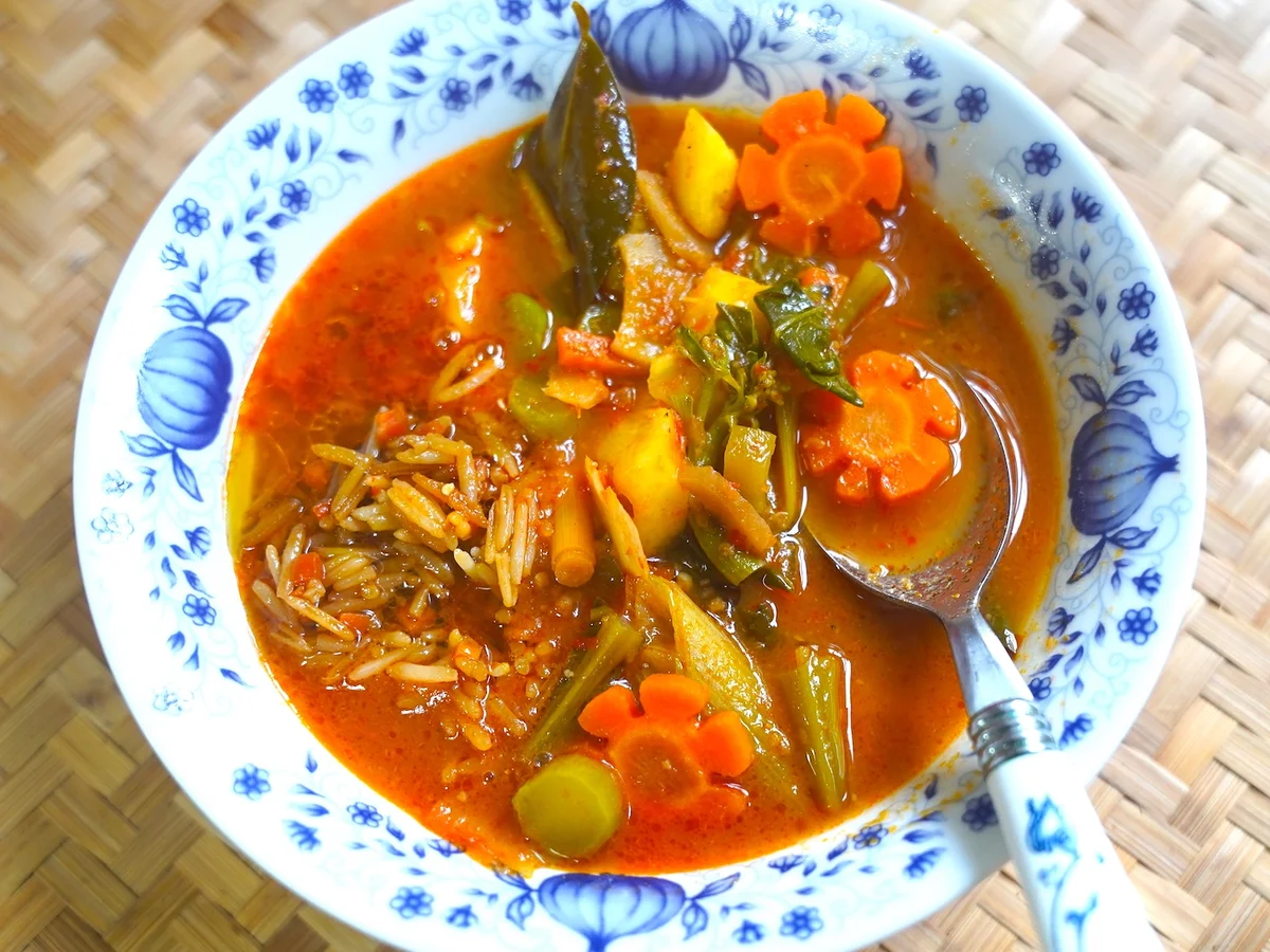 Rezept: Würzige Tomatensuppe mit Gemüse und Reis Bild Nr. 16344 Würzige Tomatensuppe mit Gemüse und Reis - Rezept - Bild Nr. 16344