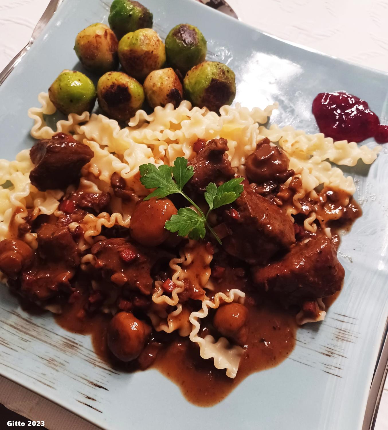 Rehgulasch, wie ich ihn mache - Rezept mit Bild - kochbar.de Rehgulasch, wie ich ihn mache - Rezept mit Bild - kochbar.de