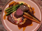 Rehrücken gebettet auf Kartoffel-Trüffel-Püree, dazu Gemüse - Rezept - Bild Nr. 16344