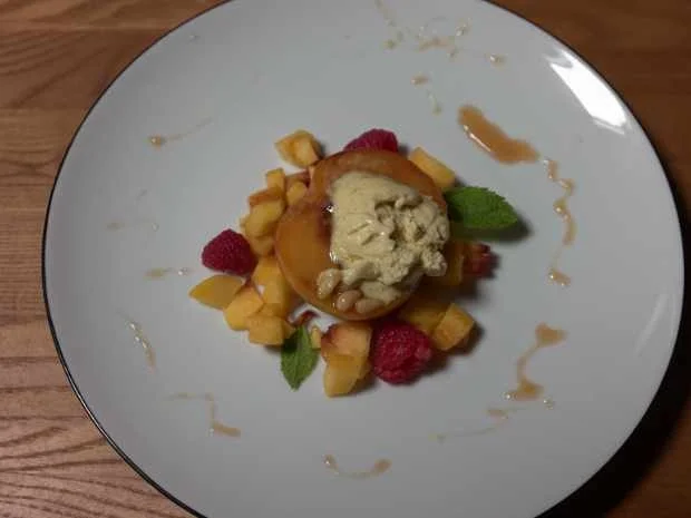 Rezept: Lavendel-Vanilletraum auf gebratenem Pfirsich Bild Nr. 2 Lavendel-Vanilletraum auf gebratenem Pfirsich - Rezept - Bild Nr. 2